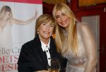 Amsterdam 12 november 2024
Boekpresentatie Estelle Cruijff in restaurant Bisous .  Estelle Cruijff met moeder
