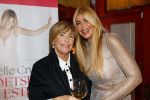 Amsterdam 12 november 2024
Boekpresentatie Estelle Cruijff in restaurant Bisous .  Estelle Cruijff met moeder