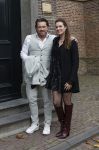 Broek en Waterland 26 oktober 2024
Douwe Bob en Anouk trouwen in de kerk van Broek en Waterland . Douwe arriveert met zijn zoontje op een paard bij de kerk. Ferri Somogyi met zijn vrouw