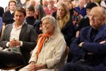Amstelveen 14 november 2024
Opening expositie en boekpresentatie van 80 jaar Jeroen Krabbe in het Cobra Museum . Joop v d Ende overhandit het eerste boek . Vrouw Herma Krabbe zit op de eerste rij samen met zoon Jasper en Jacob Krabbe .
