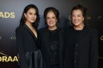 Amsterdam 4 november 2024
Premiere tegendraads in Tuschinski . Holly Brood met moeder Xandra Brood en Lola  Brood