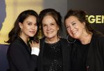 Amsterdam 4 november 2024
Premiere tegendraads in Tuschinski . Holly Brood met moeder Xandra Brood en Lola  Brood