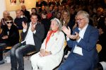 Amstelveen 14 november 2024
Opening expositie en boekpresentatie van 80 jaar Jeroen Krabbe in het Cobra Museum . Joop v d Ende overhandit het eerste boek . Vrouw Herma Krabbe zit op de eerste rij samen met zoon Jasper en Jacob Krabbe .