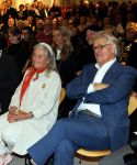 Amstelveen 14 november 2024
Opening expositie en boekpresentatie van 80 jaar Jeroen Krabbe in het Cobra Museum . Joop v d Ende overhandit het eerste boek . Vrouw Herma Krabbe zit op de eerste rij samen met zoon Jasper en Jacob Krabbe .