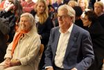 Amstelveen 14 november 2024
Opening expositie en boekpresentatie van 80 jaar Jeroen Krabbe in het Cobra Museum . Joop v d Ende overhandit het eerste boek . Vrouw Herma Krabbe zit op de eerste rij samen met zoon Jasper en Jacob Krabbe .