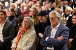 Amstelveen 14 november 2024
Opening expositie en boekpresentatie van 80 jaar Jeroen Krabbe in het Cobra Museum . Joop v d Ende overhandit het eerste boek . Vrouw Herma Krabbe zit op de eerste rij samen met zoon Jasper en Jacob Krabbe .