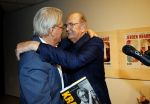 Amstelveen 14 november 2024
Opening expositie en boekpresentatie van 80 jaar Jeroen Krabbe in het Cobra Museum . Joop v d Ende overhandit het eerste boek . Vrouw Herma Krabbe zit op de eerste rij samen met zoon Jasper en Jacob Krabbe .