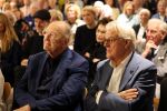 Amstelveen 14 november 2024
Opening expositie en boekpresentatie van 80 jaar Jeroen Krabbe in het Cobra Museum . Joop v d Ende overhandit het eerste boek . Vrouw Herma Krabbe zit op de eerste rij samen met zoon Jasper en Jacob Krabbe .
