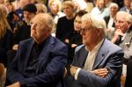 Amstelveen 14 november 2024
Opening expositie en boekpresentatie van 80 jaar Jeroen Krabbe in het Cobra Museum . Joop v d Ende overhandit het eerste boek . Vrouw Herma Krabbe zit op de eerste rij samen met zoon Jasper en Jacob Krabbe .
