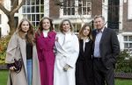 Amsterdam 29 november 2024
Fotouurtje Koninklijk huis met Koning Willem Alexander Koningin Maxima Prinses Amalia Prinses Alexia Prinses Ariane en hun hondje Mambo . De shoot vond plaats op het Begijnhof in het centrum van Amsterdam.