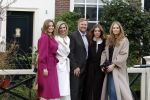 Amsterdam 29 november 2024
Fotouurtje Koninklijk huis met Koning Willem Alexander Koningin Maxima Prinses Amalia Prinses Alexia Prinses Ariane en hun hondje Mambo . De shoot vond plaats op het Begijnhof in het centrum van Amsterdam.