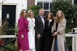Amsterdam 29 november 2024
Fotouurtje Koninklijk huis met Koning Willem Alexander Koningin Maxima Prinses Amalia Prinses Alexia Prinses Ariane en hun hondje Mambo . De shoot vond plaats op het Begijnhof in het centrum van Amsterdam.