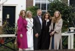 Amsterdam 29 november 2024
Fotouurtje Koninklijk huis met Koning Willem Alexander Koningin Maxima Prinses Amalia Prinses Alexia Prinses Ariane en hun hondje Mambo . De shoot vond plaats op het Begijnhof in het centrum van Amsterdam.