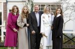 Amsterdam 29 november 2024
Fotouurtje Koninklijk huis met Koning Willem Alexander Koningin Maxima Prinses Amalia Prinses Alexia Prinses Ariane en hun hondje Mambo . De shoot vond plaats op het Begijnhof in het centrum van Amsterdam.
