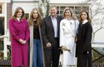 Amsterdam 29 november 2024
Fotouurtje Koninklijk huis met Koning Willem Alexander Koningin Maxima Prinses Amalia Prinses Alexia Prinses Ariane en hun hondje Mambo . De shoot vond plaats op het Begijnhof in het centrum van Amsterdam.