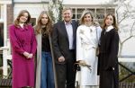 Amsterdam 29 november 2024
Fotouurtje Koninklijk huis met Koning Willem Alexander Koningin Maxima Prinses Amalia Prinses Alexia Prinses Ariane en hun hondje Mambo . De shoot vond plaats op het Begijnhof in het centrum van Amsterdam.