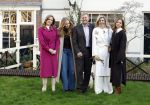 Amsterdam 29 november 2024
Fotouurtje Koninklijk huis met Koning Willem Alexander Koningin Maxima Prinses Amalia Prinses Alexia Prinses Ariane en hun hondje Mambo . De shoot vond plaats op het Begijnhof in het centrum van Amsterdam.