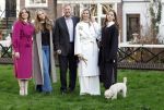 Amsterdam 29 november 2024
Fotouurtje Koninklijk huis met Koning Willem Alexander Koningin Maxima Prinses Amalia Prinses Alexia Prinses Ariane en hun hondje Mambo . De shoot vond plaats op het Begijnhof in het centrum van Amsterdam.