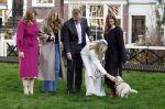 Amsterdam 29 november 2024
Fotouurtje Koninklijk huis met Koning Willem Alexander Koningin Maxima Prinses Amalia Prinses Alexia Prinses Ariane en hun hondje Mambo . De shoot vond plaats op het Begijnhof in het centrum van Amsterdam.