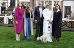 Amsterdam 29 november 2024
Fotouurtje Koninklijk huis met Koning Willem Alexander Koningin Maxima Prinses Amalia Prinses Alexia Prinses Ariane en hun hondje Mambo . De shoot vond plaats op het Begijnhof in het centrum van Amsterdam.
