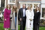 Amsterdam 29 november 2024
Fotouurtje Koninklijk huis met Koning Willem Alexander Koningin Maxima Prinses Amalia Prinses Alexia Prinses Ariane en hun hondje Mambo . De shoot vond plaats op het Begijnhof in het centrum van Amsterdam.