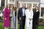 Amsterdam 29 november 2024
Fotouurtje Koninklijk huis met Koning Willem Alexander Koningin Maxima Prinses Amalia Prinses Alexia Prinses Ariane en hun hondje Mambo . De shoot vond plaats op het Begijnhof in het centrum van Amsterdam.