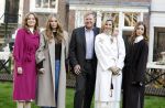 Amsterdam 29 november 2024
Fotouurtje Koninklijk huis met Koning Willem Alexander Koningin Maxima Prinses Amalia Prinses Alexia Prinses Ariane en hun hondje Mambo . De shoot vond plaats op het Begijnhof in het centrum van Amsterdam.