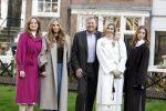 Amsterdam 29 november 2024
Fotouurtje Koninklijk huis met Koning Willem Alexander Koningin Maxima Prinses Amalia Prinses Alexia Prinses Ariane en hun hondje Mambo . De shoot vond plaats op het Begijnhof in het centrum van Amsterdam.