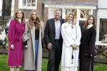 Amsterdam 29 november 2024
Fotouurtje Koninklijk huis met Koning Willem Alexander Koningin Maxima Prinses Amalia Prinses Alexia Prinses Ariane en hun hondje Mambo . De shoot vond plaats op het Begijnhof in het centrum van Amsterdam.