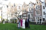 Amsterdam 29 november 2024
Fotouurtje Koninklijk huis met Koning Willem Alexander Koningin Maxima Prinses Amalia Prinses Alexia Prinses Ariane en hun hondje Mambo . De shoot vond plaats op het Begijnhof in het centrum van Amsterdam.