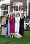 Amsterdam 29 november 2024
Fotouurtje Koninklijk huis met Koning Willem Alexander Koningin Maxima Prinses Amalia Prinses Alexia Prinses Ariane en hun hondje Mambo . De shoot vond plaats op het Begijnhof in het centrum van Amsterdam.