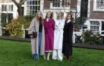 Amsterdam 29 november 2024
Fotouurtje Koninklijk huis met Koning Willem Alexander Koningin Maxima Prinses Amalia Prinses Alexia Prinses Ariane en hun hondje Mambo . De shoot vond plaats op het Begijnhof in het centrum van Amsterdam.