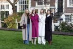 Amsterdam 29 november 2024
Fotouurtje Koninklijk huis met Koning Willem Alexander Koningin Maxima Prinses Amalia Prinses Alexia Prinses Ariane en hun hondje Mambo . De shoot vond plaats op het Begijnhof in het centrum van Amsterdam.