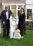 Amsterdam 29 november 2024
Fotouurtje Koninklijk huis met Koning Willem Alexander Koningin Maxima Prinses Amalia Prinses Alexia Prinses Ariane en hun hondje Mambo . De shoot vond plaats op het Begijnhof in het centrum van Amsterdam.