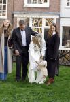 Amsterdam 29 november 2024
Fotouurtje Koninklijk huis met Koning Willem Alexander Koningin Maxima Prinses Amalia Prinses Alexia Prinses Ariane en hun hondje Mambo . De shoot vond plaats op het Begijnhof in het centrum van Amsterdam.