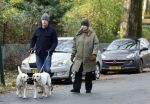 Huizen 24 november 2024
Linda de Mol en partner Jeroen Rietbergen aan het wandelen met hun 2 labradors / honden