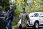 Huizen 24 november 2024
Linda de Mol en partner Jeroen Rietbergen aan het wandelen met hun 2 labradors / honden