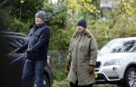 Huizen 24 november 2024
Linda de Mol en partner Jeroen Rietbergen aan het wandelen met hun 2 labradors / honden