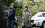 Huizen 24 november 2024
Linda de Mol en partner Jeroen Rietbergen aan het wandelen met hun 2 labradors / honden