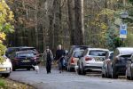 Huizen 24 november 2024
Linda de Mol en partner Jeroen Rietbergen aan het wandelen met hun 2 labradors / honden