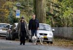 Huizen 24 november 2024
Linda de Mol en partner Jeroen Rietbergen aan het wandelen met hun 2 labradors / honden