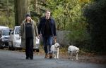 Huizen 24 november 2024
Linda de Mol en partner Jeroen Rietbergen aan het wandelen met hun 2 labradors / honden