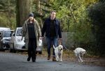 Huizen 24 november 2024
Linda de Mol en partner Jeroen Rietbergen aan het wandelen met hun 2 labradors / honden