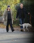 Huizen 24 november 2024
Linda de Mol en partner Jeroen Rietbergen aan het wandelen met hun 2 labradors / honden
