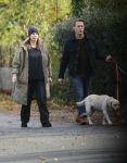 Huizen 24 november 2024
Linda de Mol en partner Jeroen Rietbergen aan het wandelen met hun 2 labradors / honden