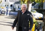 Broek en Waterland 26 oktober 2024
Douwe Bob en Anouk trouwen in de kerk van Broek en Waterland . Douwe arriveert met zijn zoontje op een paard bij de kerk. Marco Bakker