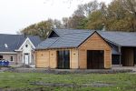 Noordwijkerhout 23 november 2024
Martien en Erica Meiland bouwen hun nieuwe huis / villa met guesthouse en schuur. Het Huis van Maxime Meiland en Leroy Molkenboer is in aanbouw . De fundering is geplaatst . Ook Maxime heeft een guesthouse en een grote schuur.