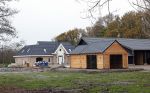 Noordwijkerhout 23 november 2024
Martien en Erica Meiland bouwen hun nieuwe huis / villa met guesthouse en schuur. Het Huis van Maxime Meiland en Leroy Molkenboer is in aanbouw . De fundering is geplaatst . Ook Maxime heeft een guesthouse en een grote schuur.