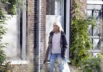 Haarlem e.o. 2 november 2024
Paul Witteman en (ex) partner Melinde Kassens wandelend in het bos winkelend  en bij het huis van Melinde Kassens in de buurt van het huis van Paul .