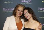 Amsterdam 25 november 2024
Premiere Babygirl in Tuschinski . Halina Reijn is de producente. Monic Hendrickx kwam met haar dochter